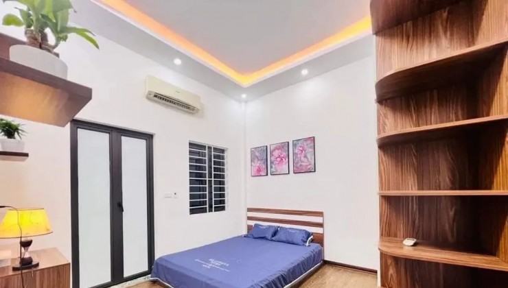 Bán nhà Đống Đa 35m2, mặt tiền 5m, hơn 4 tỷ trung tâm gần ô tô